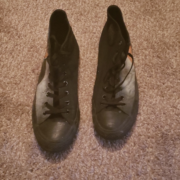 Converse - Picture 2 of 3